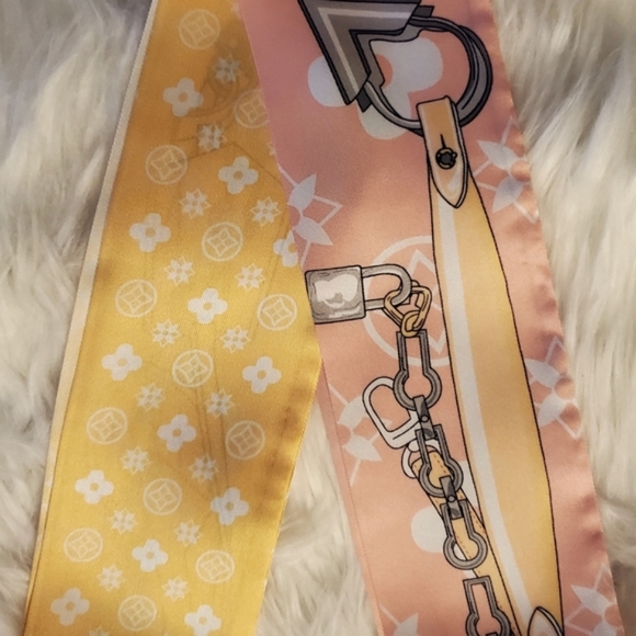 Accessory, Silk - Picture 2 of 2